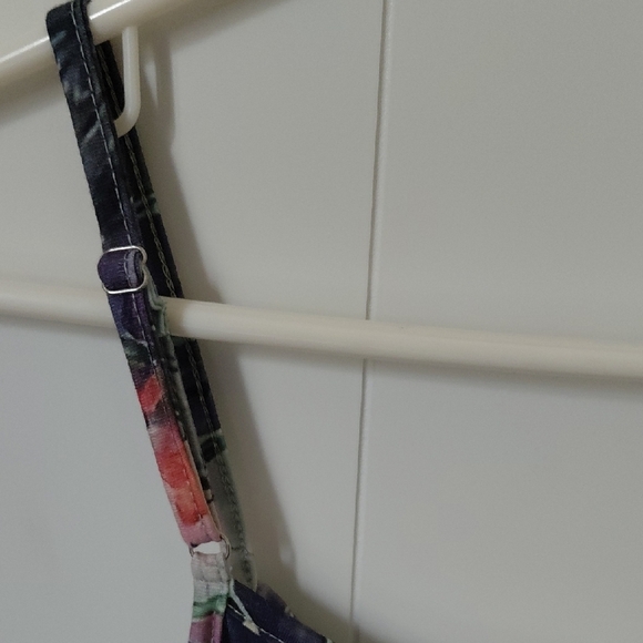 Pink and Red Sleeveless Camisole with Relaxed Fit - Picture 3 of 4